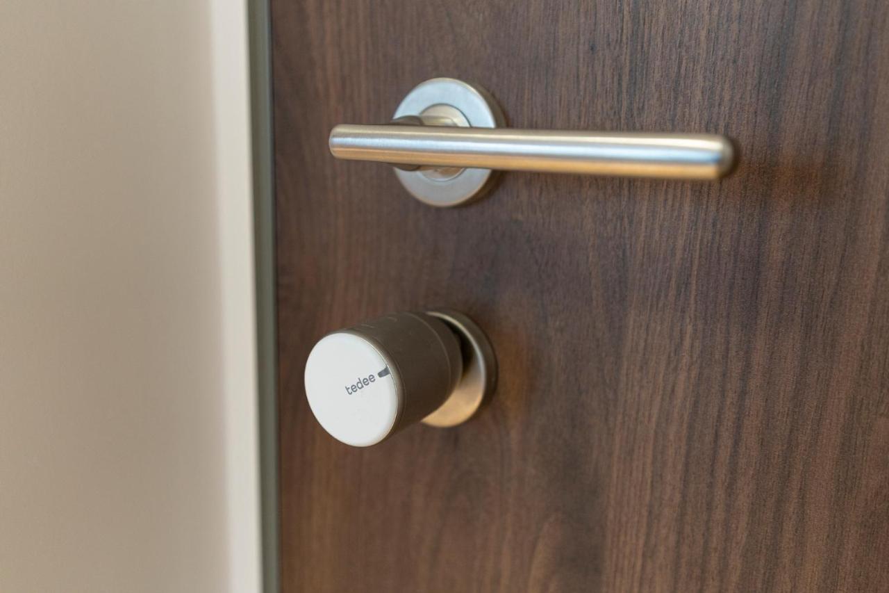 Apartamenty Wola Tower Варшава Екстериор снимка