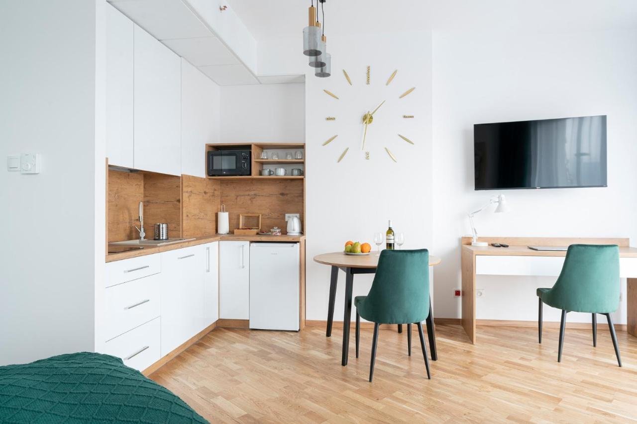 Apartamenty Wola Tower Варшава Екстериор снимка