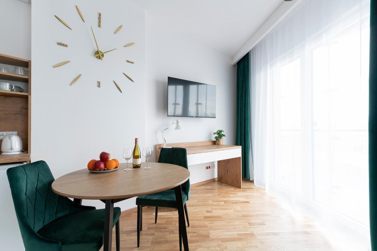 Apartamenty Wola Tower Варшава Екстериор снимка