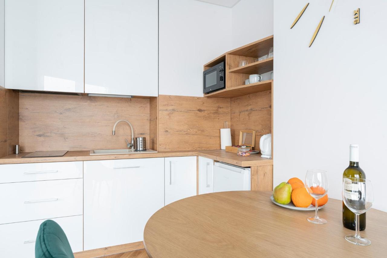 Apartamenty Wola Tower Варшава Екстериор снимка