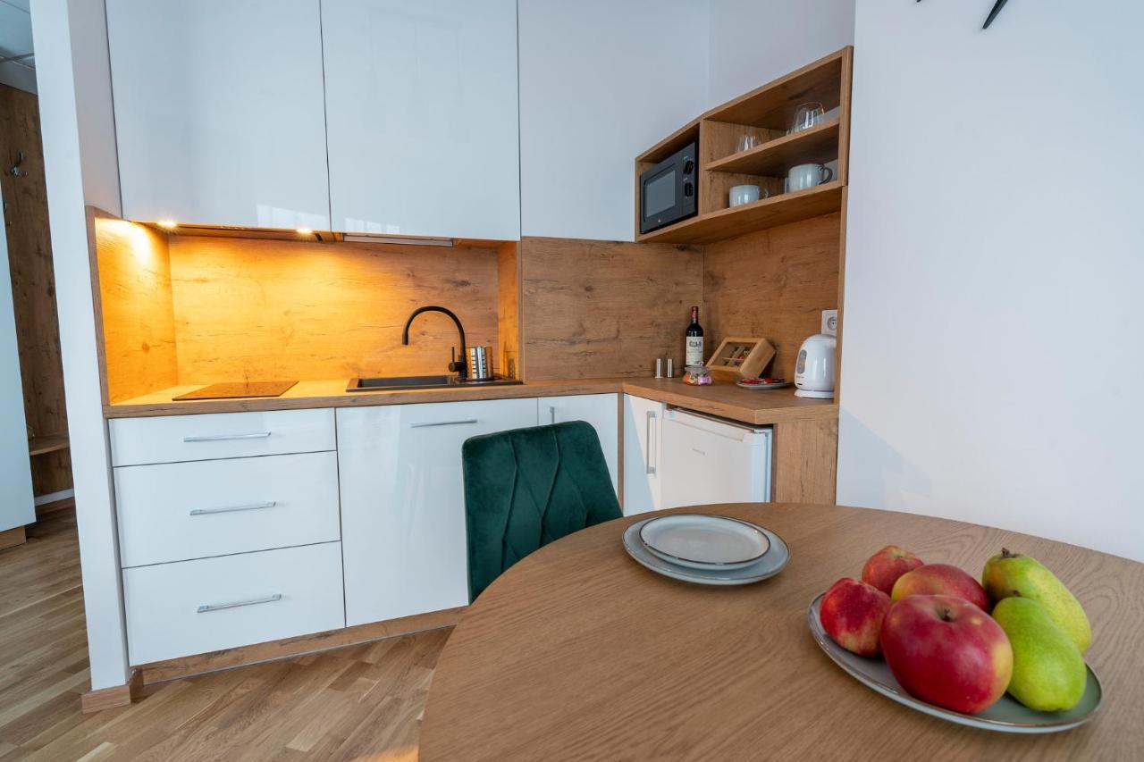 Apartamenty Wola Tower Варшава Екстериор снимка