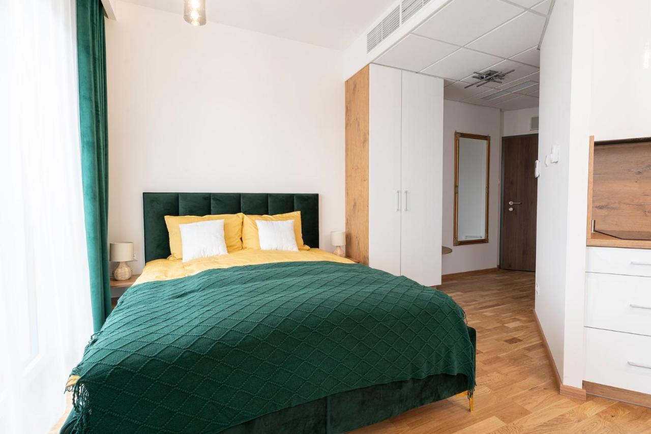 Apartamenty Wola Tower Варшава Екстериор снимка
