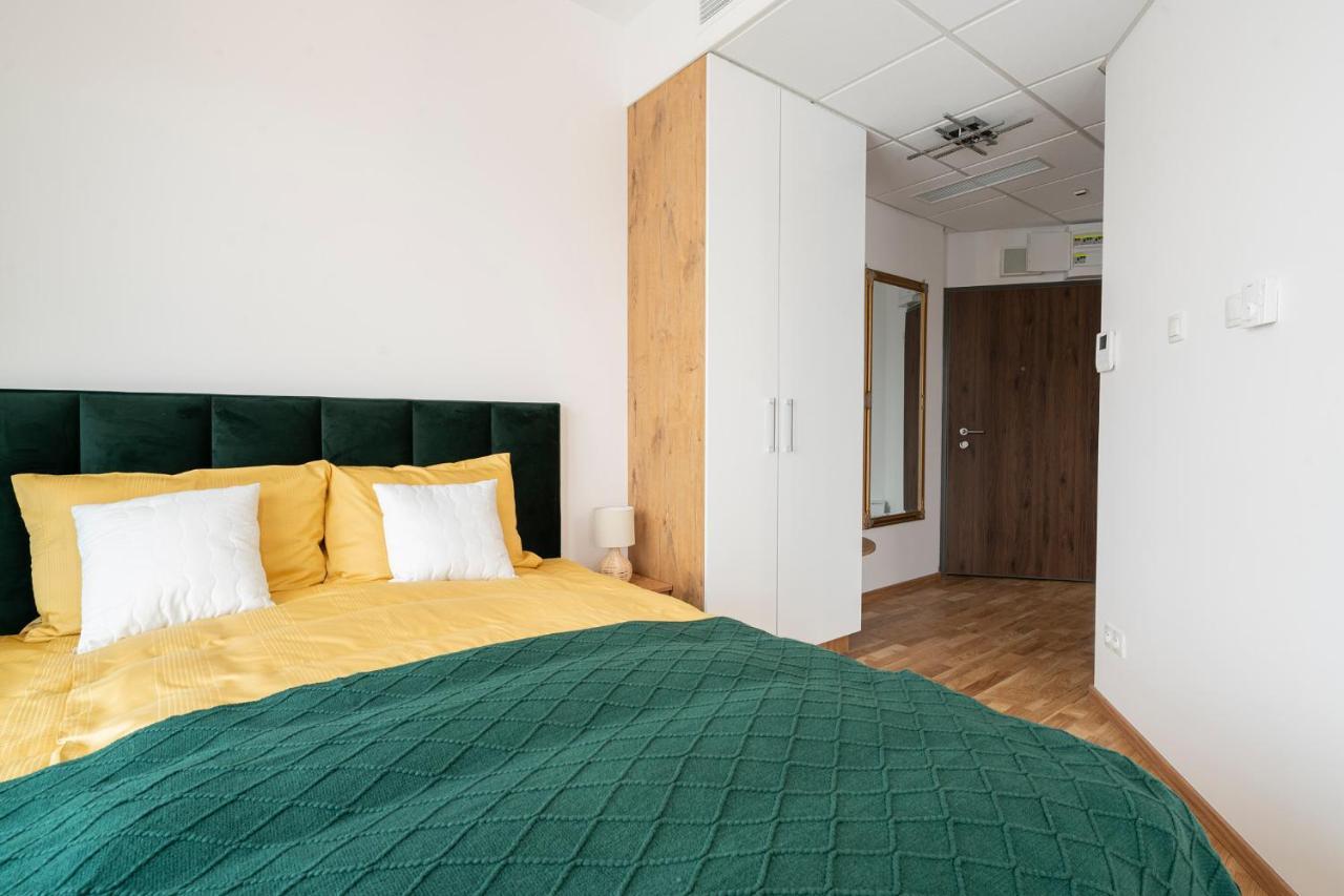 Apartamenty Wola Tower Варшава Екстериор снимка