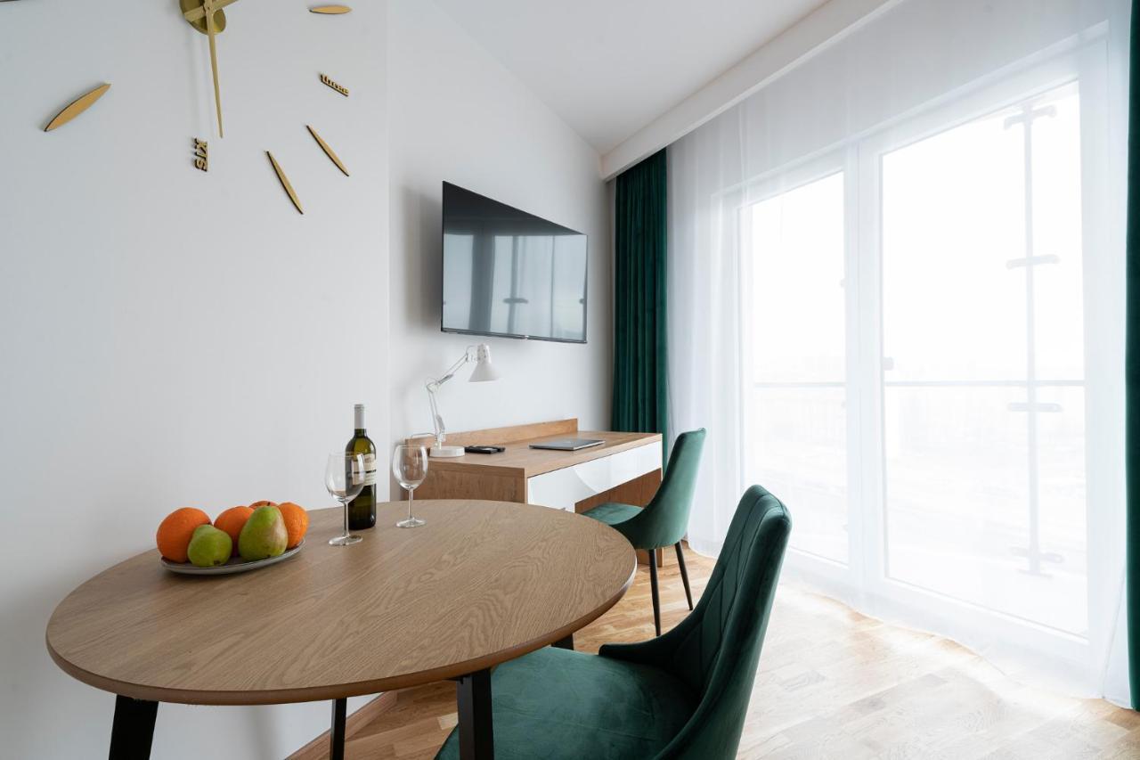 Apartamenty Wola Tower Варшава Екстериор снимка