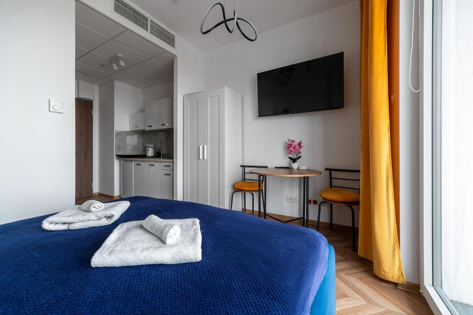 Apartamenty Wola Tower Варшава Екстериор снимка
