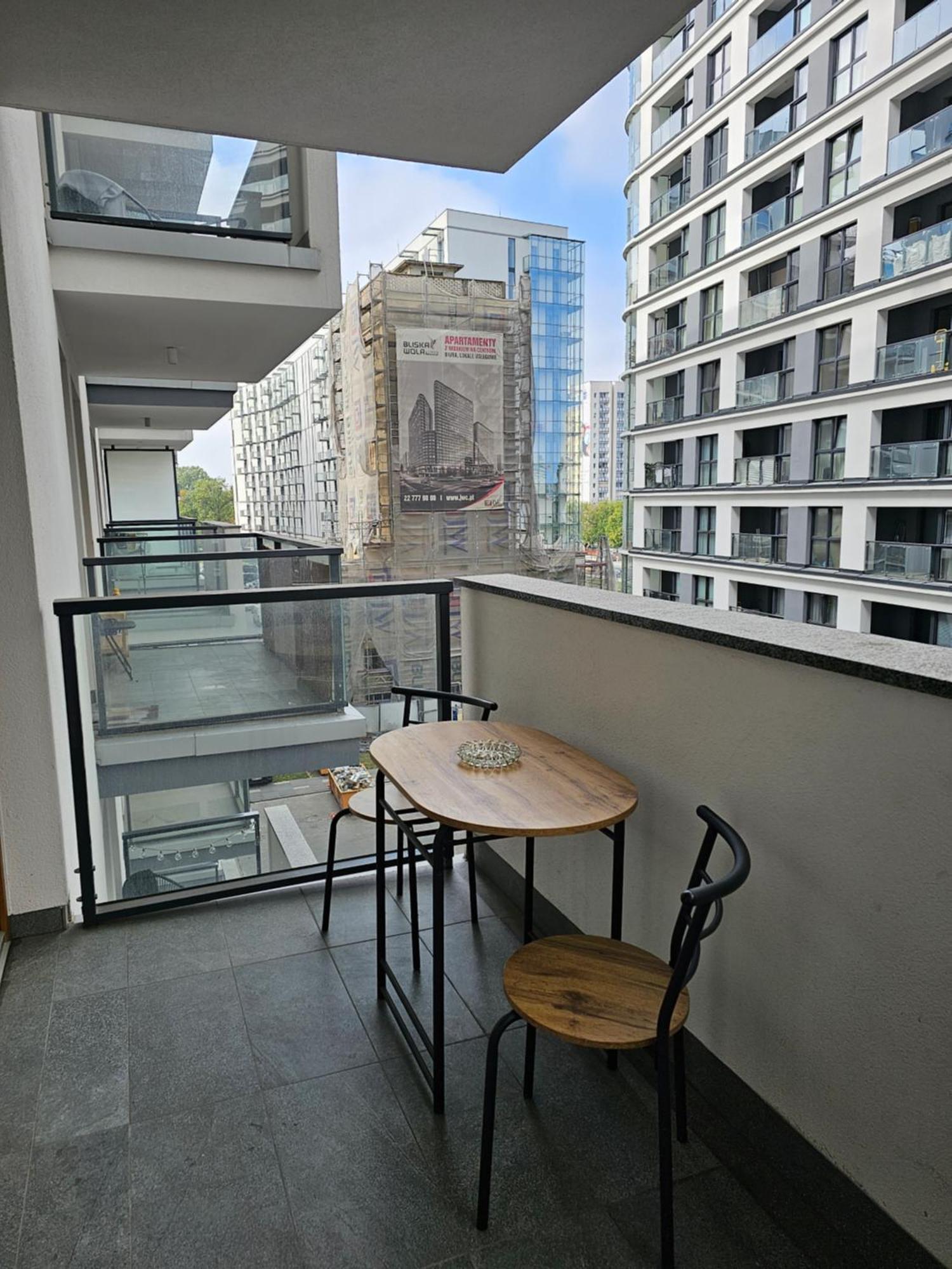 Apartamenty Wola Tower Варшава Екстериор снимка
