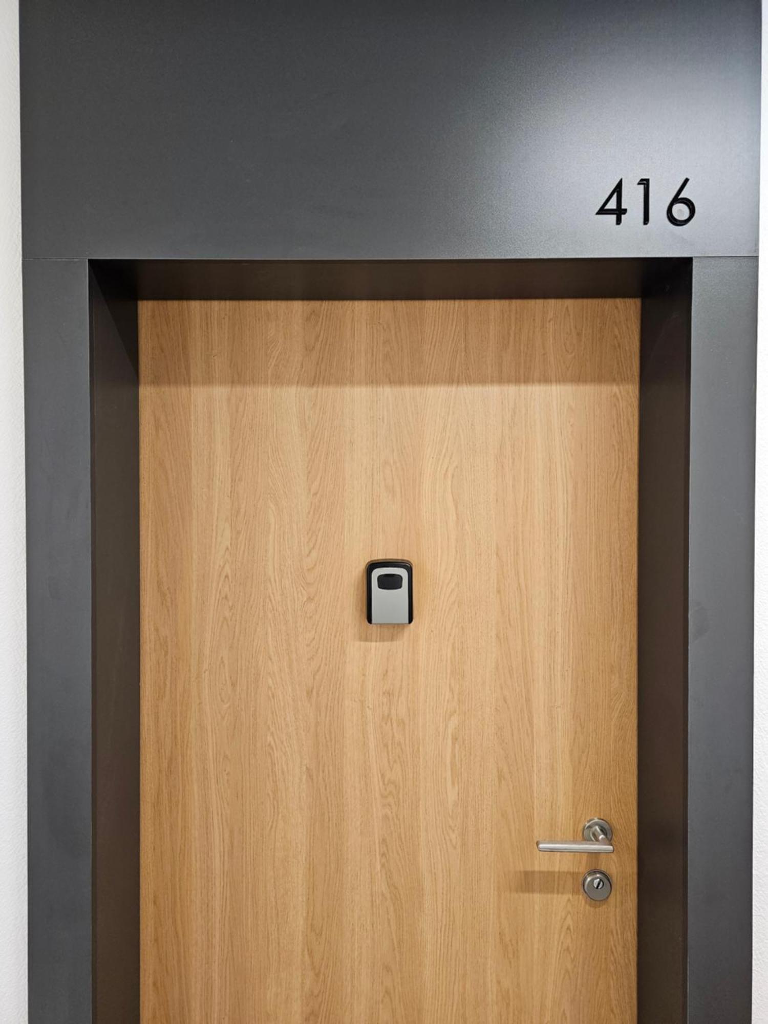 Apartamenty Wola Tower Варшава Екстериор снимка