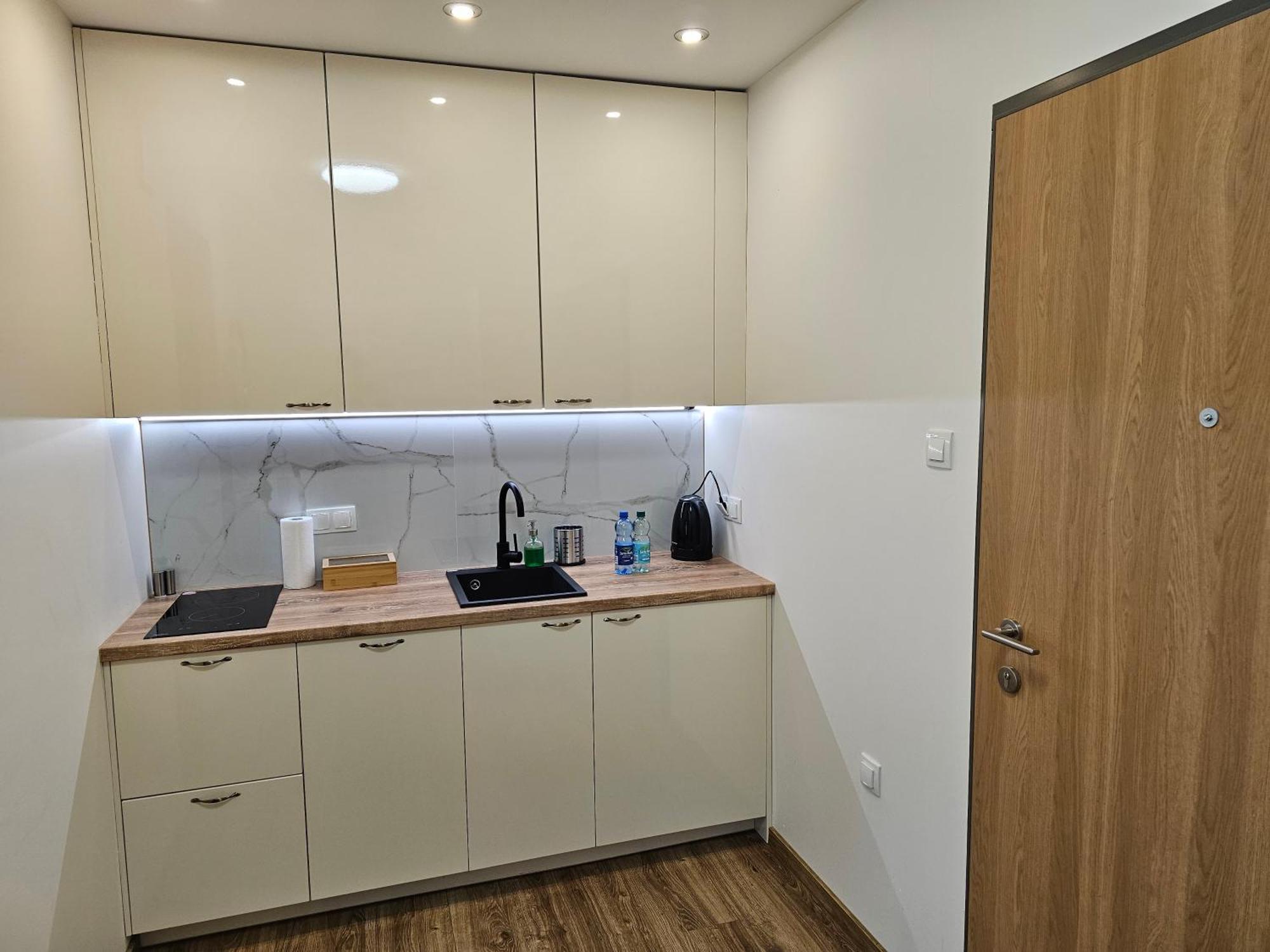 Apartamenty Wola Tower Варшава Екстериор снимка