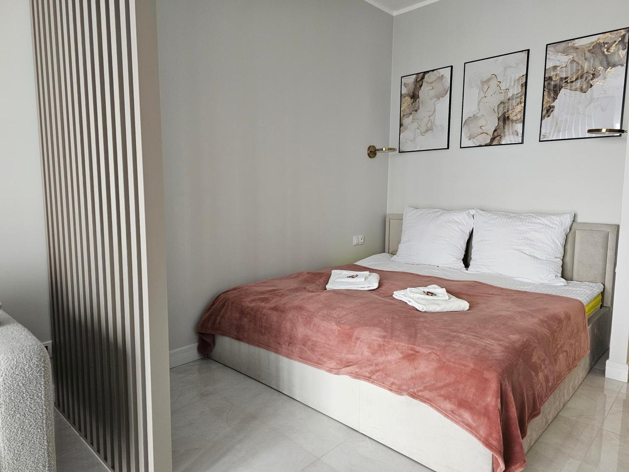 Apartamenty Wola Tower Варшава Екстериор снимка