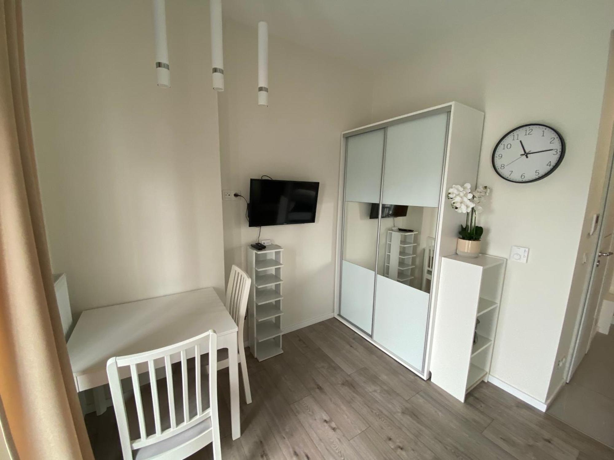 Apartamenty Wola Tower Варшава Екстериор снимка