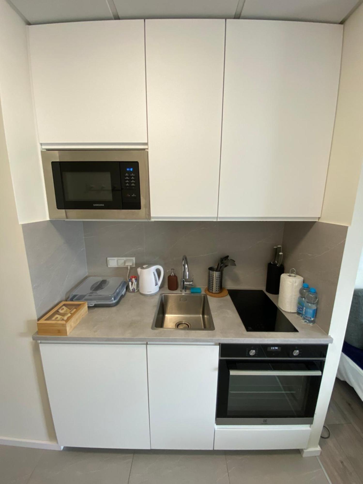 Apartamenty Wola Tower Варшава Екстериор снимка