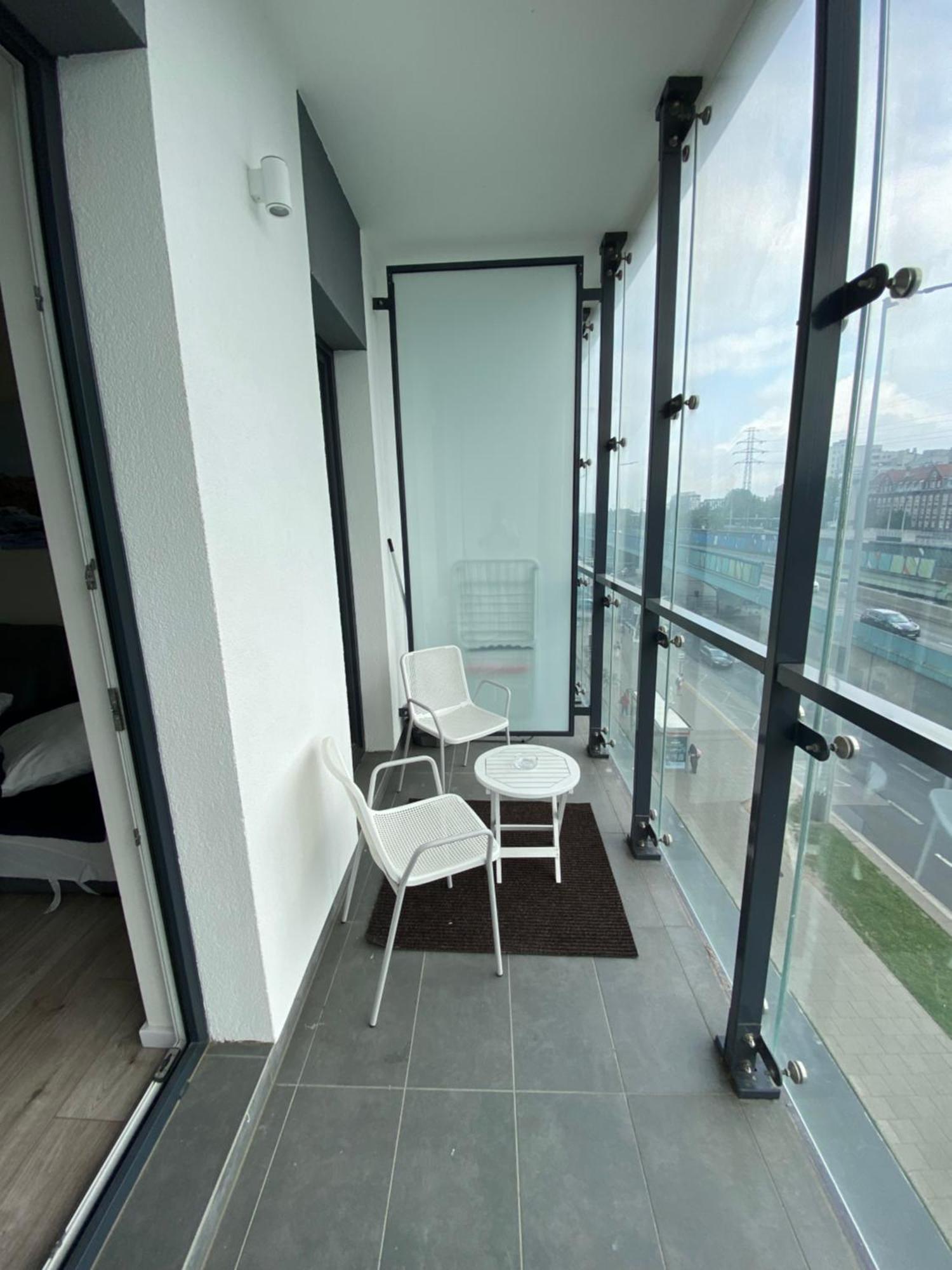 Apartamenty Wola Tower Варшава Екстериор снимка