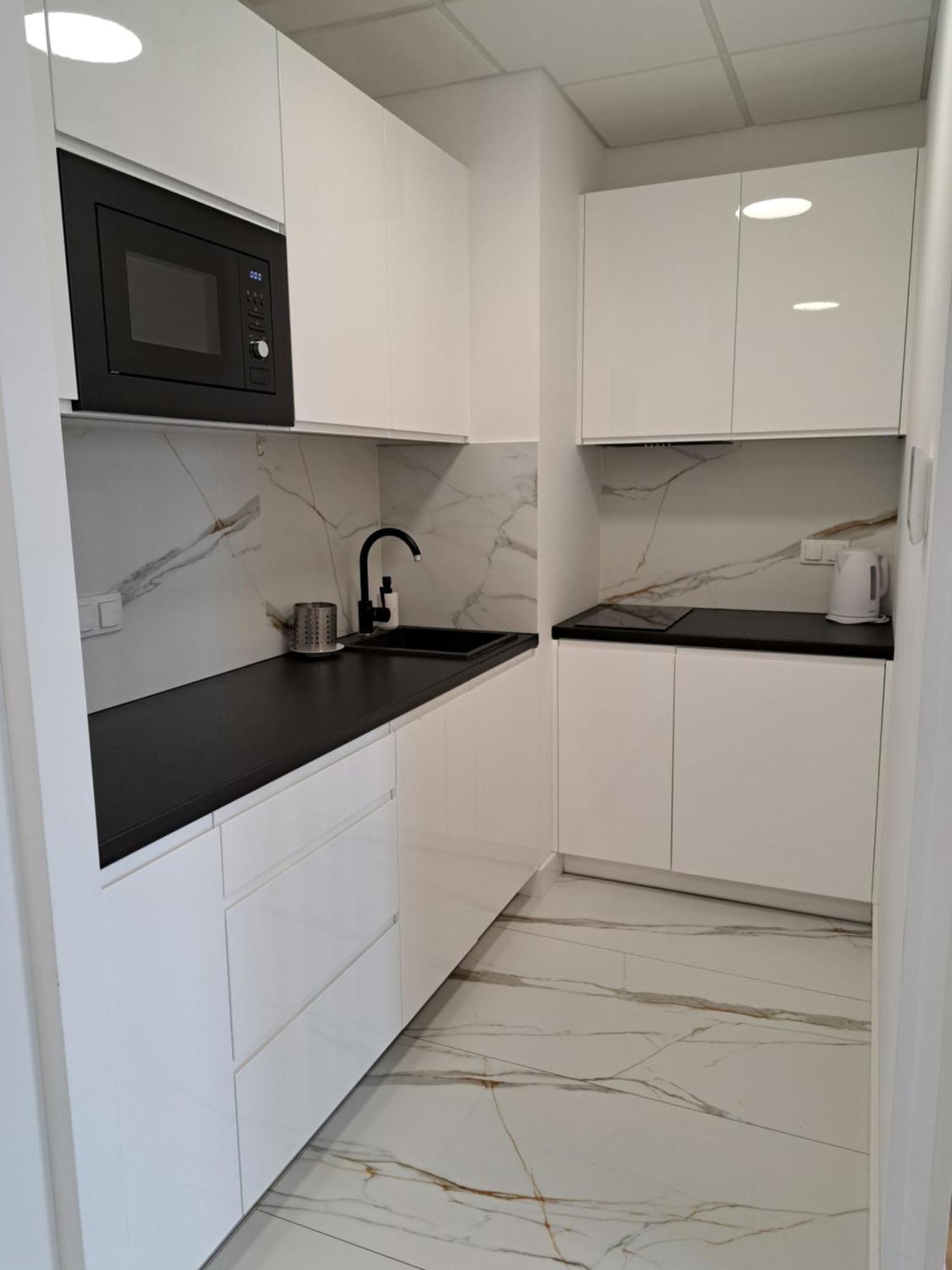 Apartamenty Wola Tower Варшава Екстериор снимка
