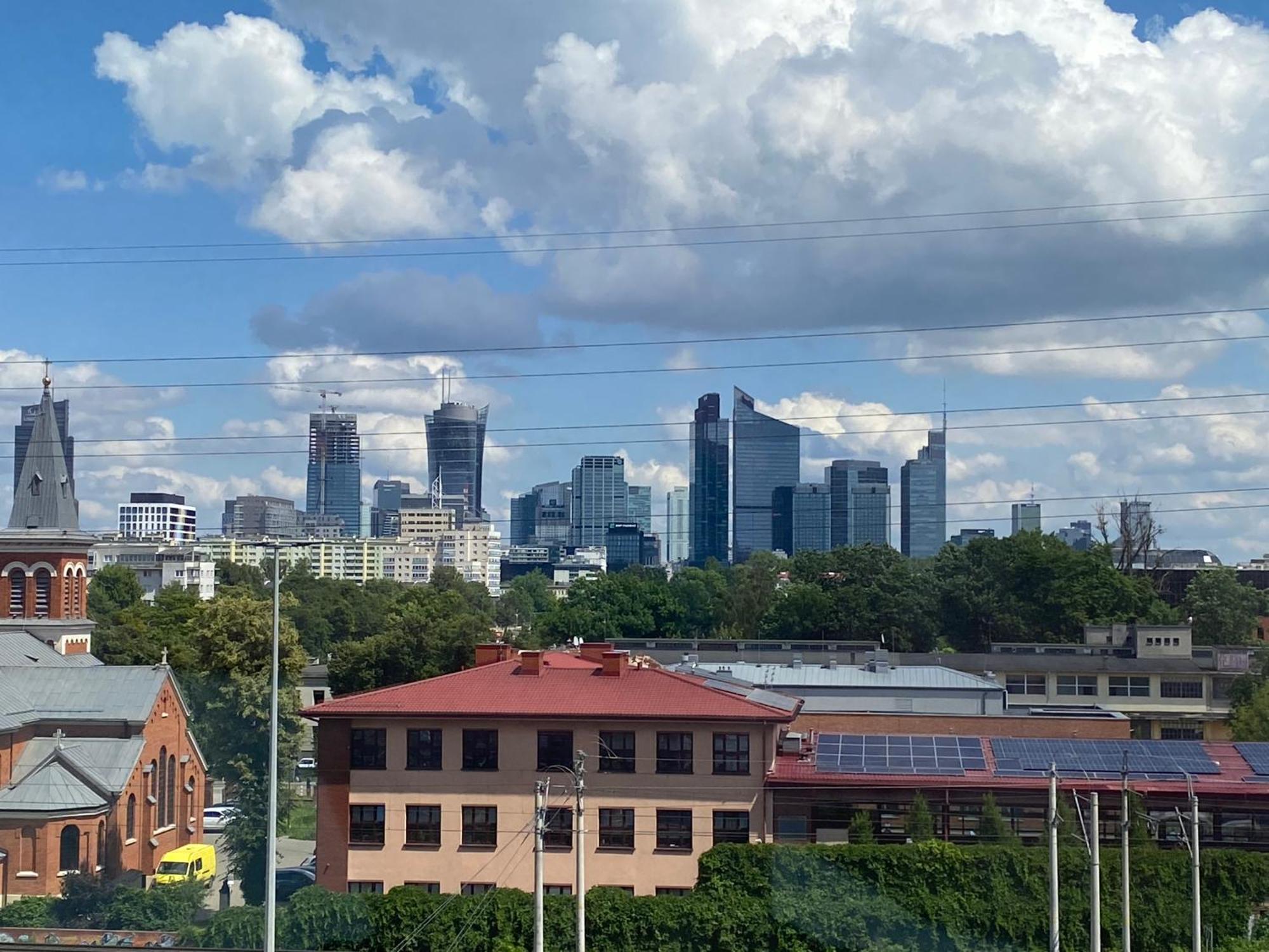 Apartamenty Wola Tower Варшава Екстериор снимка