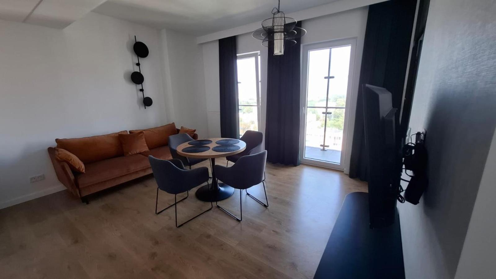 Apartamenty Wola Tower Варшава Екстериор снимка