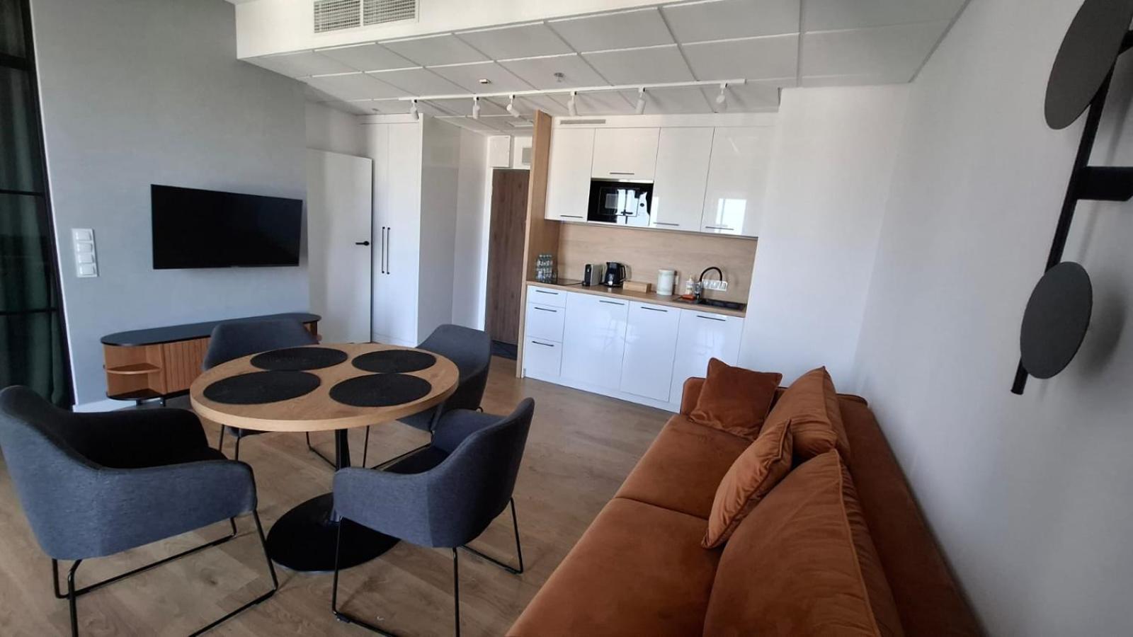 Apartamenty Wola Tower Варшава Екстериор снимка