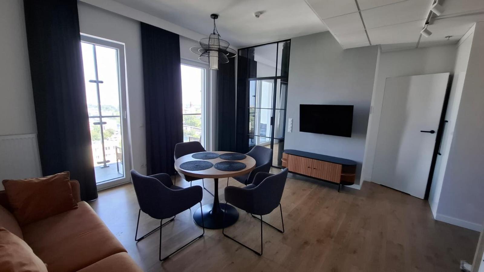 Apartamenty Wola Tower Варшава Екстериор снимка